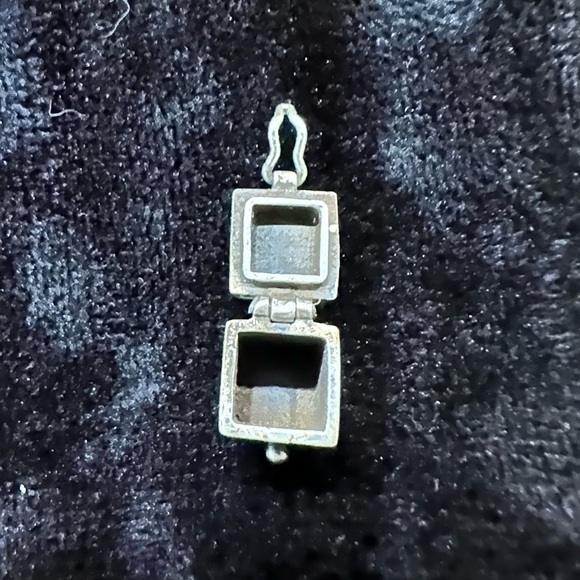 Sterling silver prayer box - Picture 2 of 5